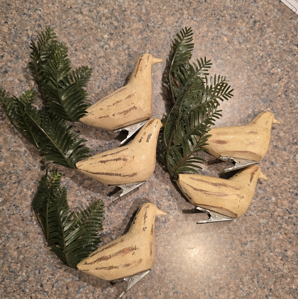 Wooden Bird Rustic Shabby Farmhouse Christmas Ornanents - Picture 1 of 2